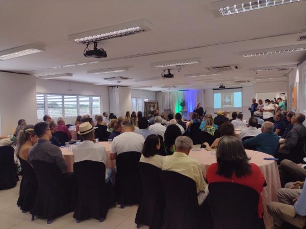 Prefeito Antônio Reis recebe comenda da Ordem do Mérito Comercial Marquês de Paranaguá.(Imagem:FlorianoNews)