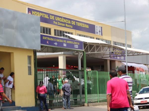 Bebê de um ano esfaqueado passa por cirurgia e aguarda vaga na UTI