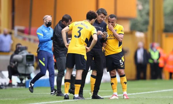  bruno lage, fernando mar&ccedil;al, Wolverhampton.(Imagem: WWFC/Wolves via Getty Images )