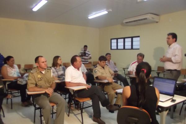 Entidades e órgãos públicos se reúnem para discuti a programação da semana nacional do trânsito