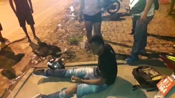 Buraco no asfalto provoca dois acidentes em avenida de Floriano.(Imagem:Reprodução)