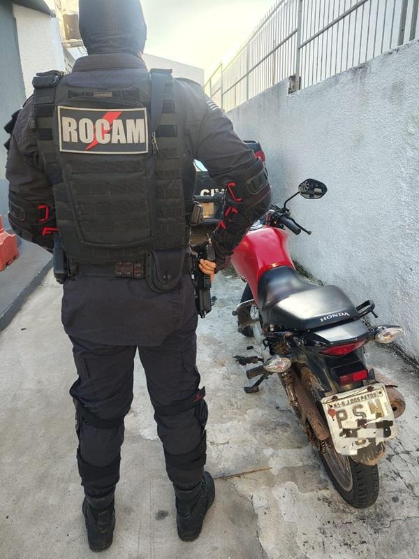 Polícia Militar captura suspeitos de roubo e recupera moto furtada em Floriano(Imagem:Divulgação/PM)