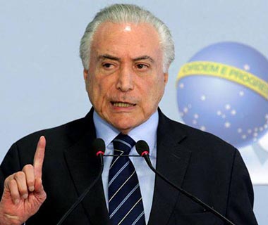 Temer anuncia queda de 46 centavos no litro do diesel por dois meses