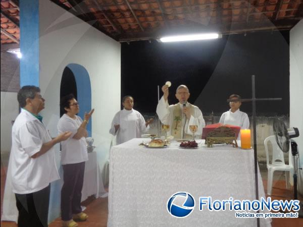 Fi&eacute;is participam da Vig&iacute;lia Pascal em Floriano.(Imagem:FlorianoNews)