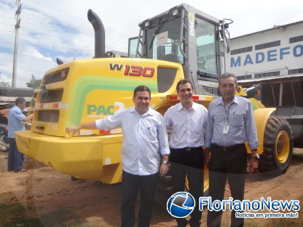 Prefeitura Municipal de Floriano recebe m&aacute;quina agr&iacute;cola do PAC 2.(Imagem:FlorianoNews)