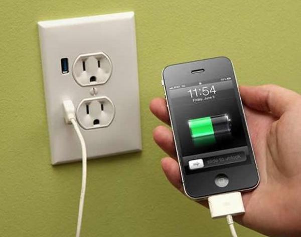 Morte de menina mostra perigo de usar celular ligado à tomada