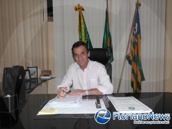 Prefeito Gilberto J&uacute;nior(Imagem:FlorianoNews)