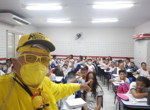 Repórter Amarelinho inicia visitas às escolas para festival estudantil em Barão de Grajaú