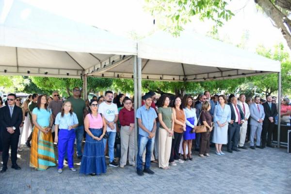 129 ANOS: Floriano celebra o Dia da Bandeira do município com solenidade cívica e Feira da Agricultura Familiar.(Imagem:Secom)