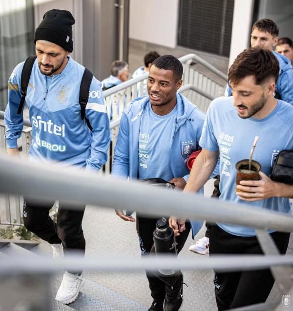 Arrascaeta, De la Cruz e Vi&ntilde;a na sele&ccedil;&atilde;o uruguaia.(Imagem:Divulga&ccedil;&atilde;o / Uruguai)