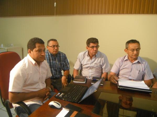 Prefeito de Bar&atilde;o de Graja&uacute; realiza reuni&atilde;o com equipe de primeiro escal&atilde;o.(Imagem:FlorianoNews)