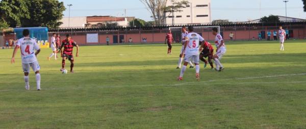 Flamengo-PI e Barras pela segunda rodada do Piauiense 2014.(Imagem:N&aacute;yra Mac&ecirc;do/GLOBOESPORTE.COM)