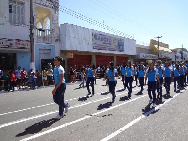 Floriano comemorou o Dia da P&aacute;tria com desfile c&iacute;vico.(Imagem:FlorianoNews)