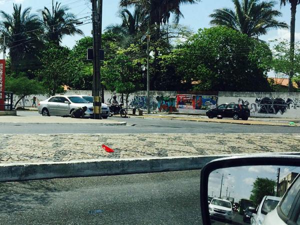 Policial é alvejado com 8 tiros ao parar em sinal na Barão de Gurgueia