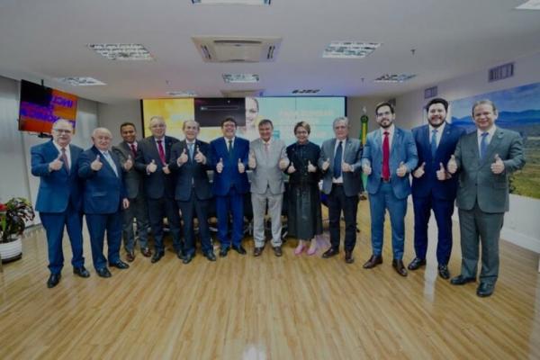 Deputados do Piau&iacute; com o governador do estado, Rafael Fonteles (PT), que acompanhou a vota&ccedil;&atilde;o.(Imagem:Divulga&ccedil;&atilde;o/Ccom)