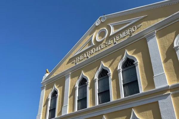 Theatro 4 de Setembro celebra 132 anos com programação gratuita de quinta (24) a domingo (27)