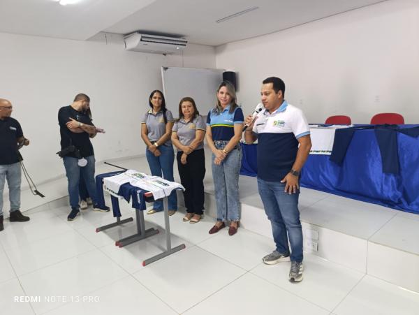  Prefeitura de Bar&atilde;o de Graja&uacute; realiza entrega de fardamentos escolares para alunos da rede municipal.(Imagem:FlorianoNews)