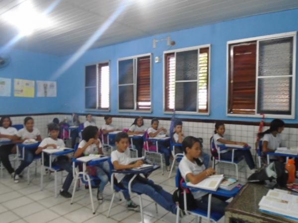 Projeto Amarelinho visita escolas para o festival estudantil em Bar&atilde;o de Graja&uacute;.(Imagem:FlorianoNews)