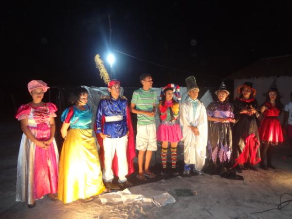 Teatro Itinerante atraiu p&uacute;blico na localidade U&iacute;ca.(Imagem: FlorianoNews)