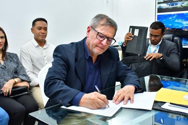 Minha Casa, Minha Vida: Prefeito Antônio Reis assina contratos para a construção de 372 casas(Imagem:Divulgação/Secom)