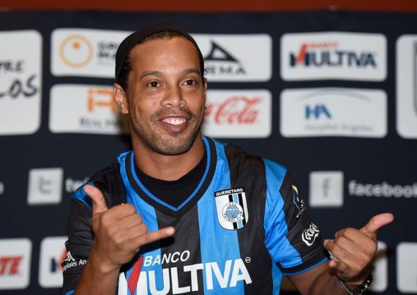 Ronaldinho chega ao Querétaro: "Vou viver da mesma forma"