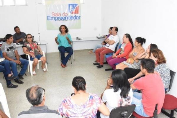 Cooperativa dos Artesãos de Floriano participa de reunião com Secretaria de Turismo e Des. Econômico