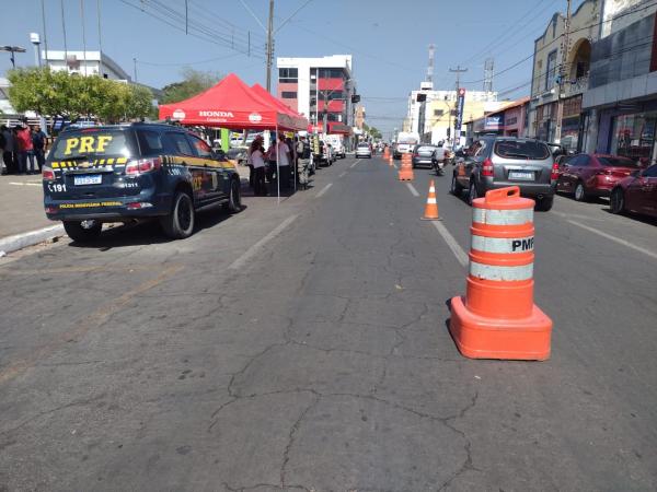 Avenida Get&uacute;lio Vargas, no Centro de Floriano.(Imagem:FlorianoNews)