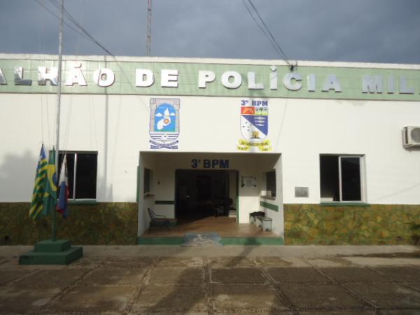 Mulher é ferida durante assalto a residência em Floriano