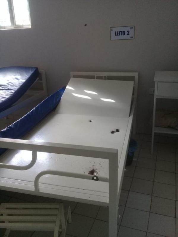 Homem armado invade hospital e atira em paciente no interior do Piauí