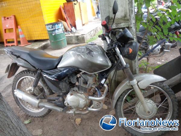Homem sofre fratura na perna em acidente motocicl&iacute;stico.(Imagem:FlorianoNews)