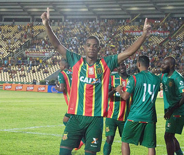 Sampaio Corrêa vence o ABC e larga na frente por vaga na final da Copa do Nordeste