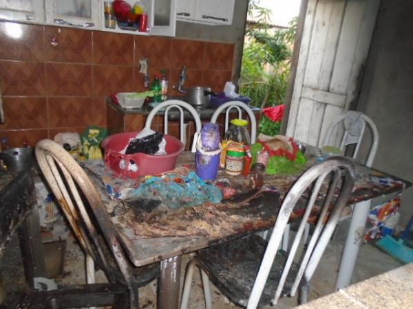 Vazamento em botij&atilde;o de g&aacute;s provoca inc&ecirc;ndio em resid&ecirc;ncia na Vila Parna&iacute;ba.(Imagem:FlorianoNews)