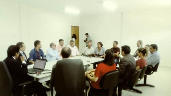 Poder público se reúne para discutir atendimento bancário em Floriano.(Imagem:FlorianoNews)