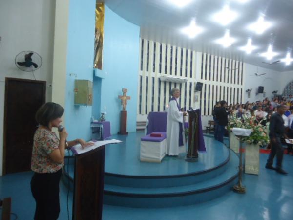 Formandos da turma de Direito da FAESF participam de missa em a&ccedil;&atilde;o de gra&ccedil;as.(Imagem:FlorianoNews)