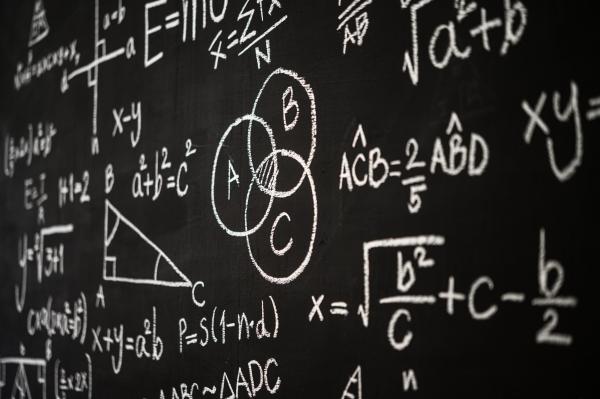 Aberta seleção de professores formadores para curso de Física