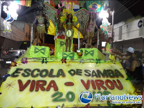 Escolas de samba desfilam no &uacute;ltimo dia de Carnaval em Floriano.(Imagem:FlorianoNews)