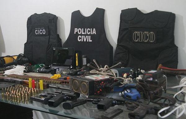 A quadrilha usava armamento pesado para assaltar as ag&ecirc;ncias bancarias do estado(Imagem:Marcelo Cardoso - Portal AZ)