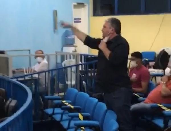 Sess&atilde;o na C&acirc;mara de Vereadores de Floriano termina em confus&atilde;o(Imagem:Reprodu&ccedil;&atilde;o)