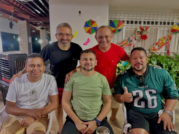 Deputado Dr. Francisco Costa participa do carnaval de Floriano em clima de alegria e reencontros.(Imagem:Reprodu&ccedil;&atilde;o/Facebook)