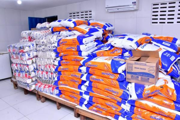 Educa&ccedil;&atilde;o de Floriano distribui produtos da alimenta&ccedil;&atilde;o escolar(Imagem:Secom)