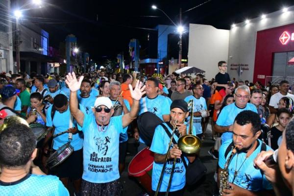 Desfile das Escolas de Samba encanta público na Avenida Getúlio Vargas.(Imagem:Secom)