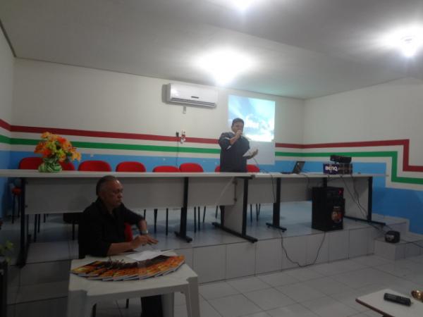 Lan&ccedil;amento de livro(Imagem:FlorianoNews)