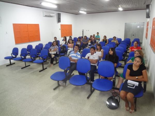 Reuni&atilde;o com calouros do Festival Estudantil 2012.(Imagem:FlorianoNews)
