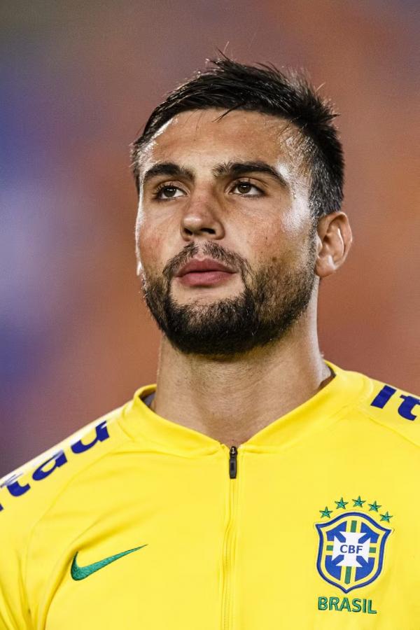 Daniel Fuzato a servi&ccedil;o da sele&ccedil;&atilde;o brasileira.(Imagem: Eurasia Sport Images/Getty Images)