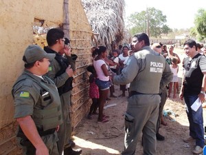 Cerca de 30 famílias são retiradas de terreno após reintegração de posse