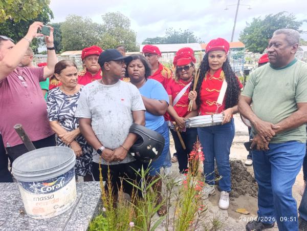 Corpo do repórter Joilson Leandro é sepultado em Floriano sob homenagens de familiares, amigos e colegas(Imagem:FlorianoNews)