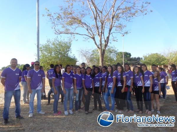 Grupo de alunos re&uacute;nidos para a&ccedil;&atilde;o social.(Imagem:Equipe do CEEP)