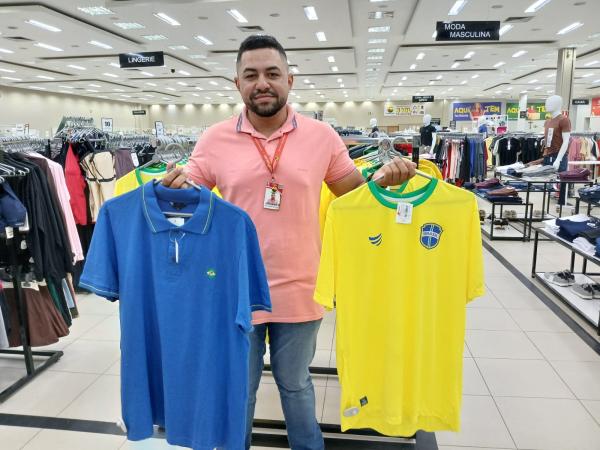 Jhoney, chefe do setor de confecções do Armazém Paraíba(Imagem:FlorianoNews)