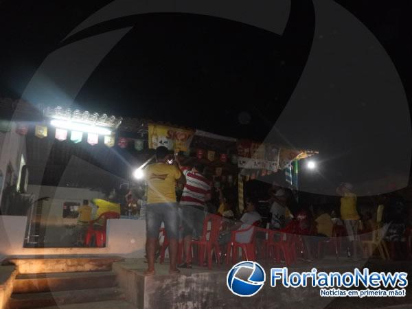 Torcedores de Floriano e Bar&atilde;o de Graja&uacute; se reuniram para assistir partida entre Brasil e Cro&aacute;cia.(Imagem:FlorianoNews)