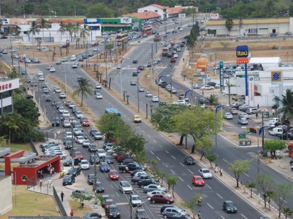 Moradores reclamam da falta de &aacute;gua di&aacute;ria no bairro Renascen&ccedil;a I.(Imagem:G1 PI)